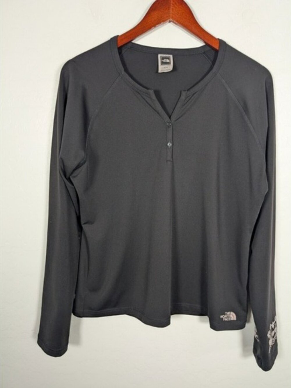 The North Face Shirt Women XL Henley Black Vaporwick Embriodered Floral Edge